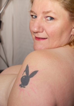 18 year old girl Nicole Ray showing off her tits and twat on golf course